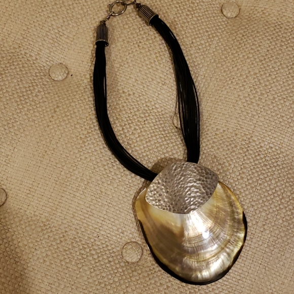 Statement Necklace Black Strands with Large Natural Sea Shell 19.5" Necklace 💞 - Picture 1 of 6